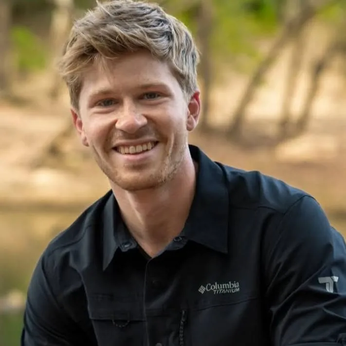 chat with ai character: Robert Irwin