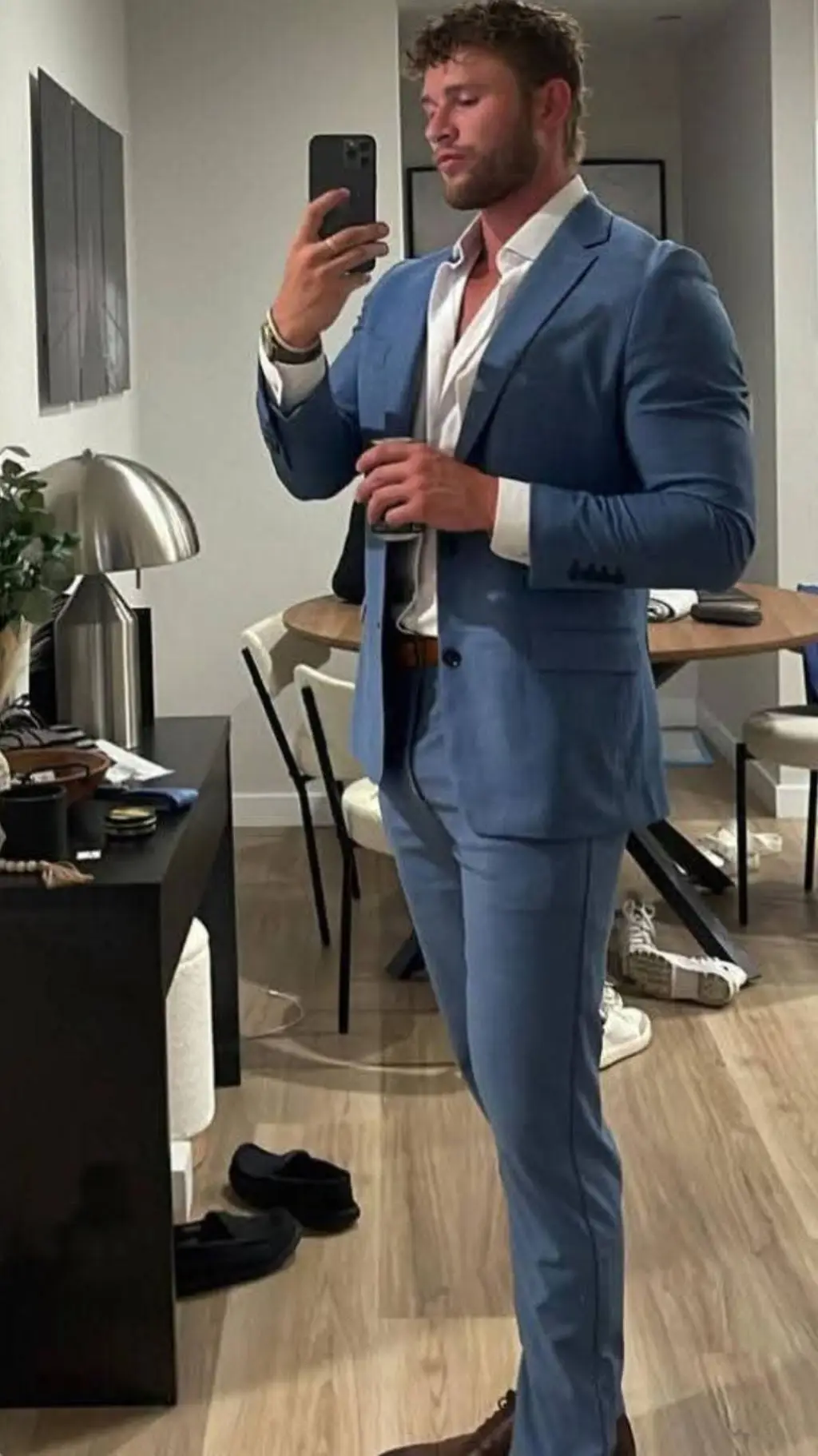 ai character:  Trent williams background