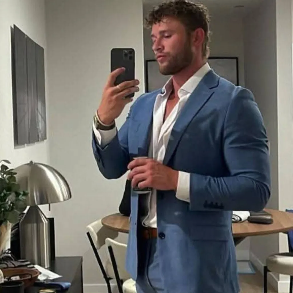 chat with ai character:  Trent williams