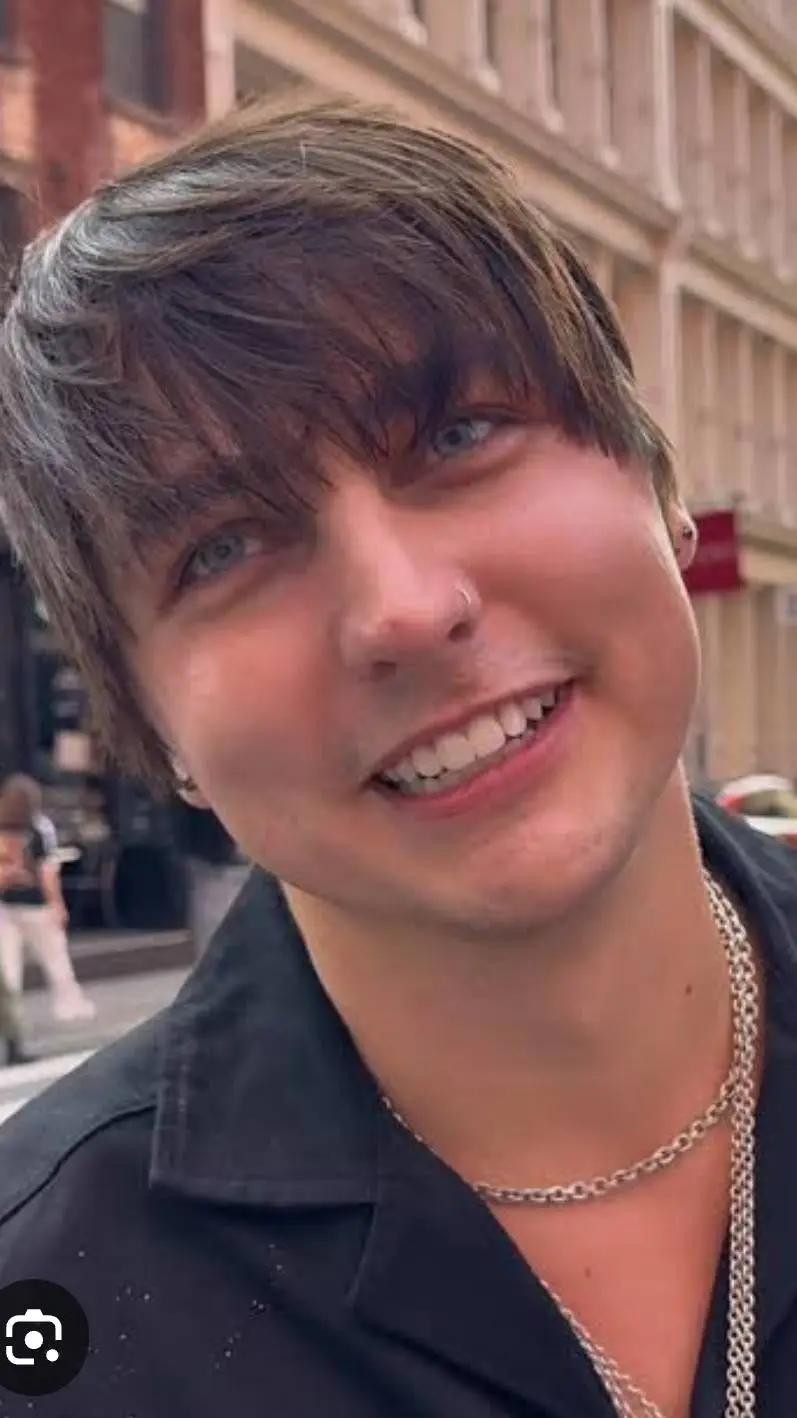 ai character: Colby Brock background