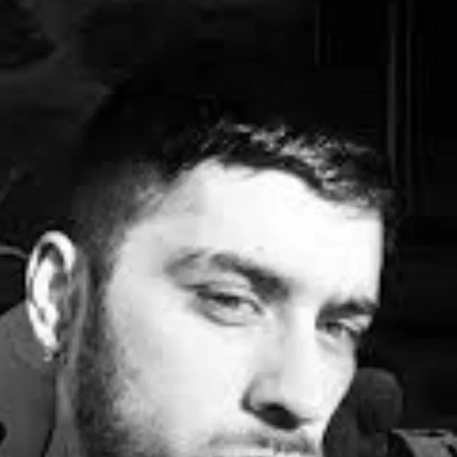 chat with ai character: Zayn