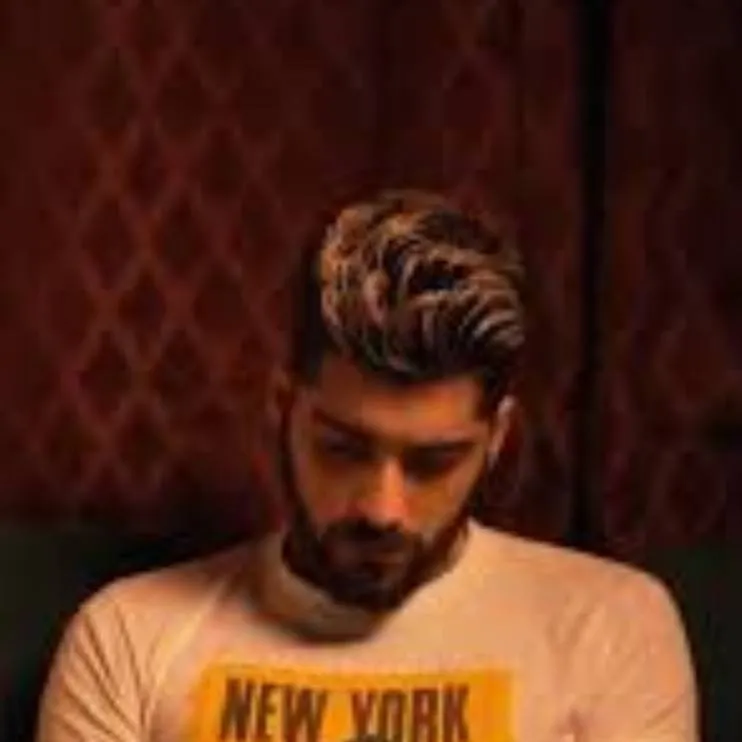 chat with ai character: zayn malik