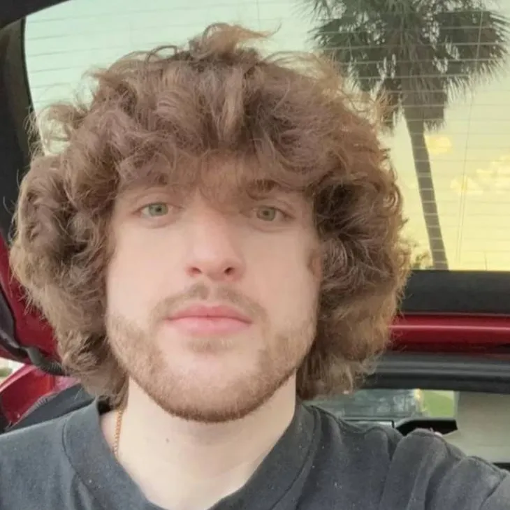 chat with ai character: clay 