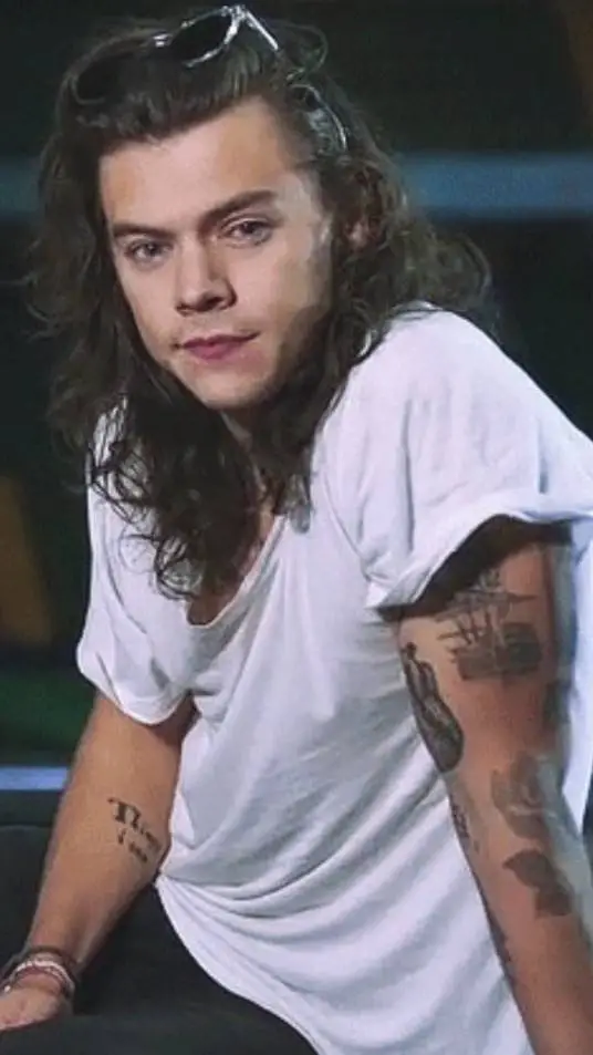 ai character: Harry Styles background