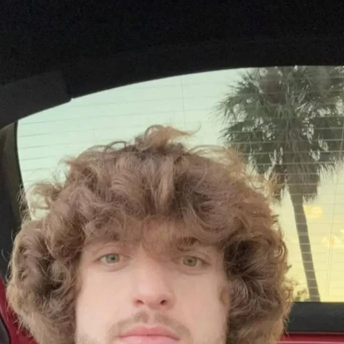 chat with ai character: clay