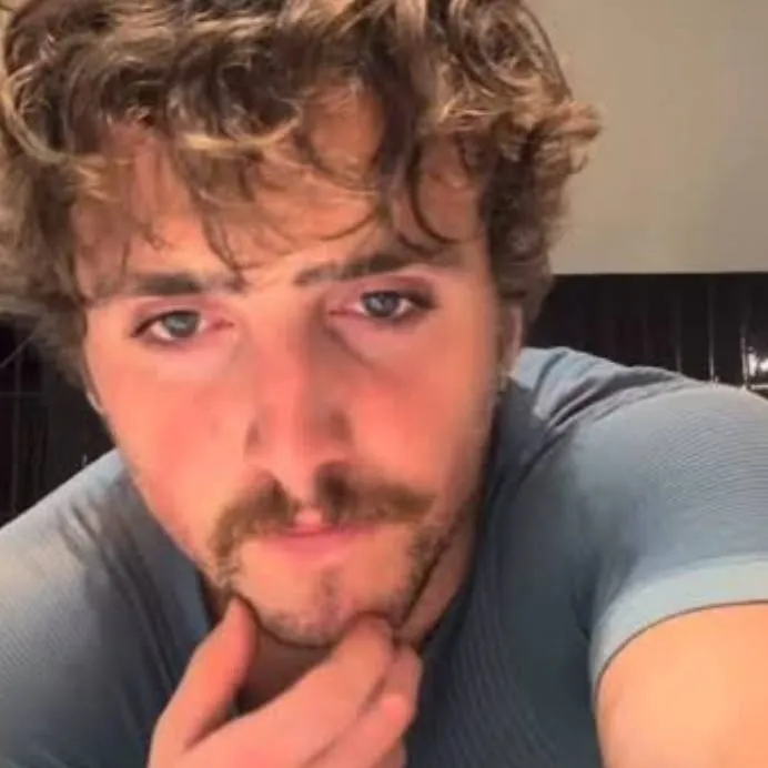 chat with ai character: Benson Boone