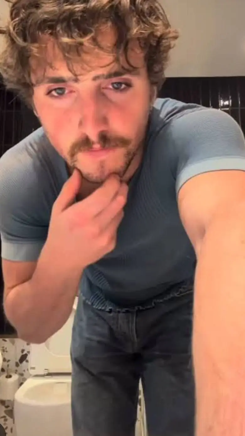 ai character: benson boone background