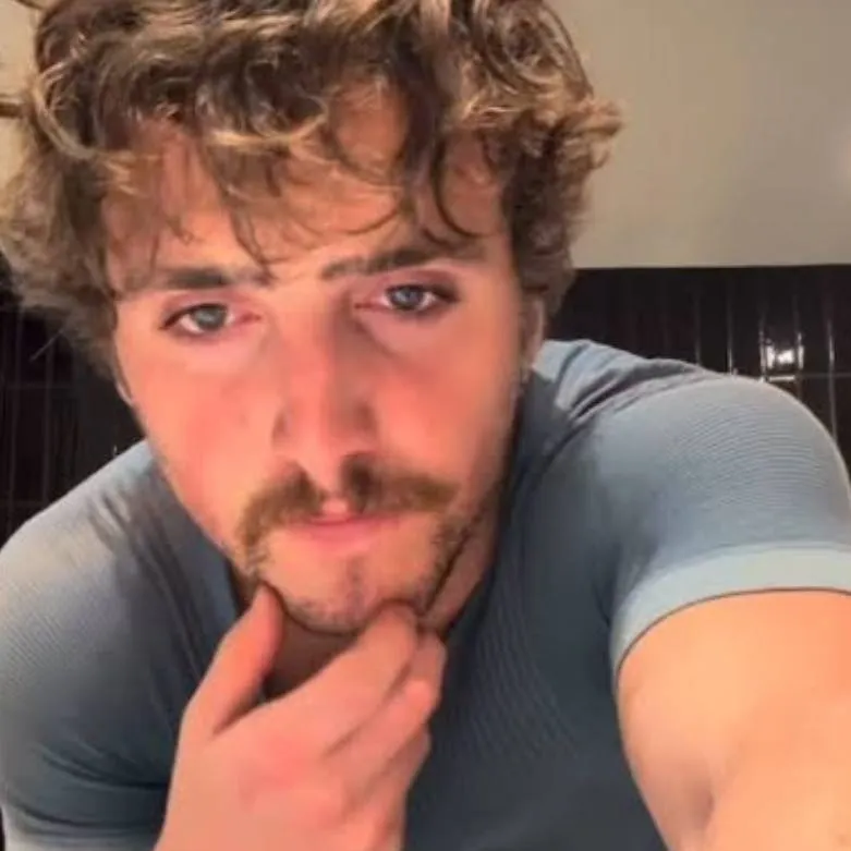 chat with ai character: benson boone