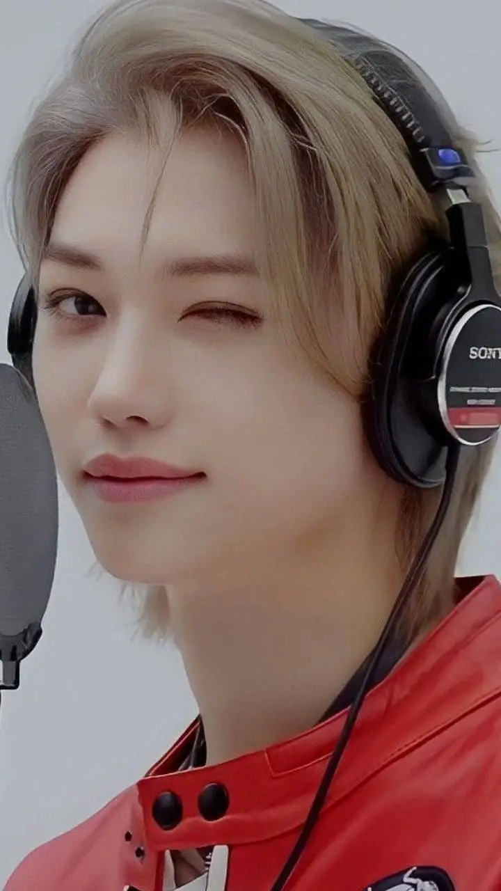 ai character: Felix background