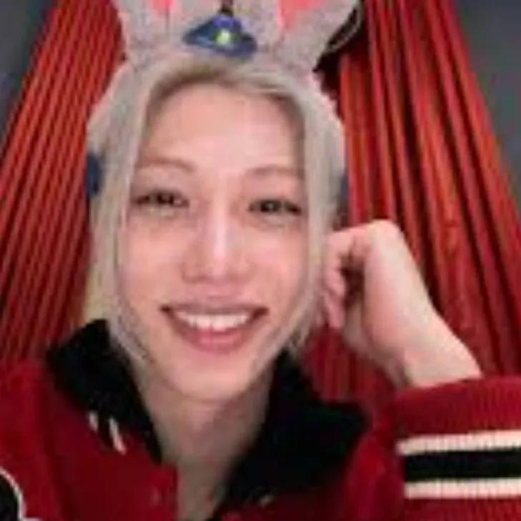 chat with ai character: felix