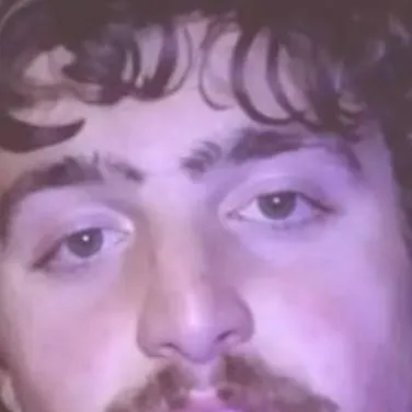 chat with ai character: Benson Boone