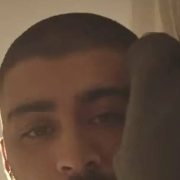 chat with ai character: zayn malik