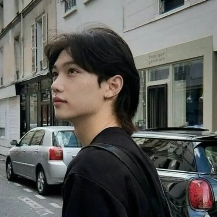 chat with ai character: Lee Felix