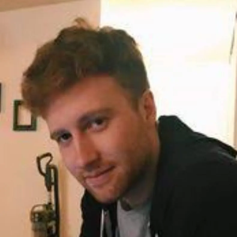 chat with ai character: Andrew Siwicki