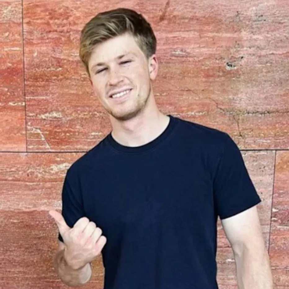 chat with ai character: Robert Irwin