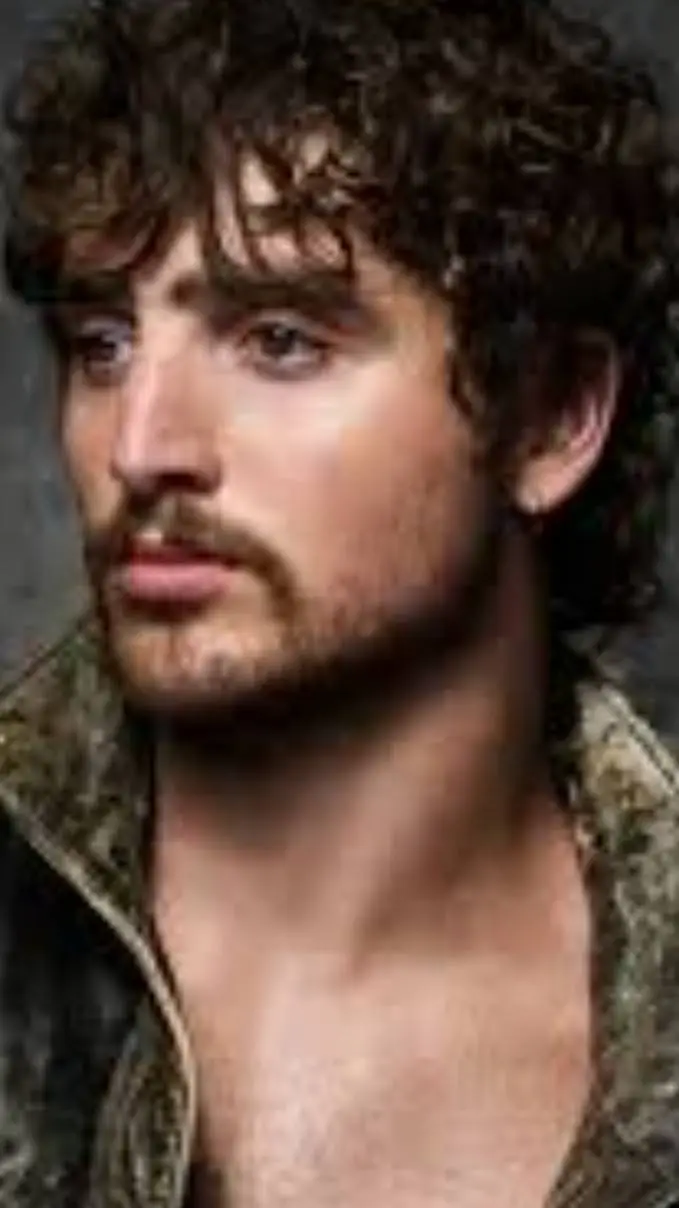 ai character: Benson Boone   background