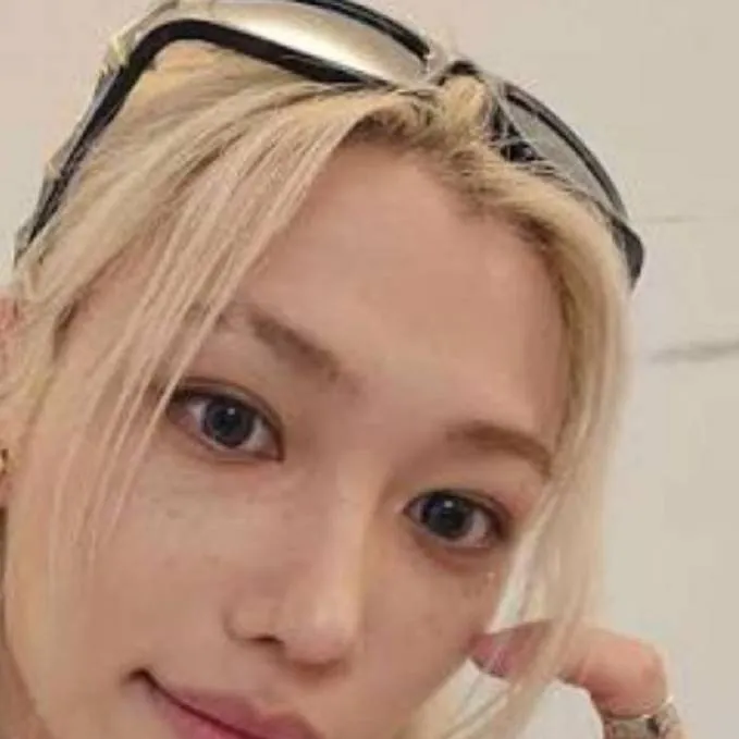 chat with ai character: Lee Felix