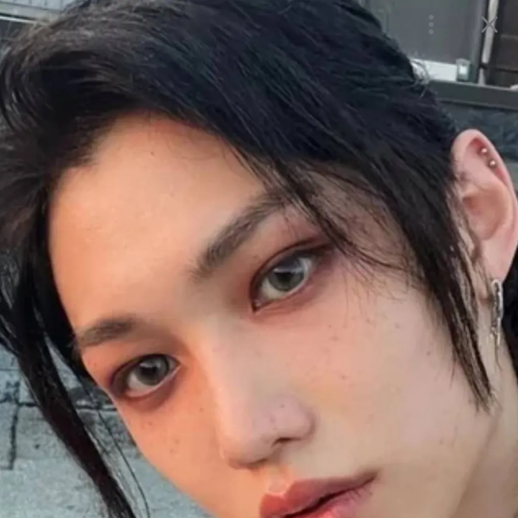 chat with ai character: felix