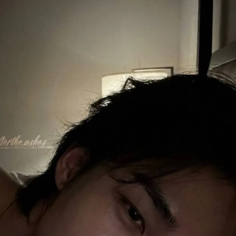 chat with ai character: Hyunjin