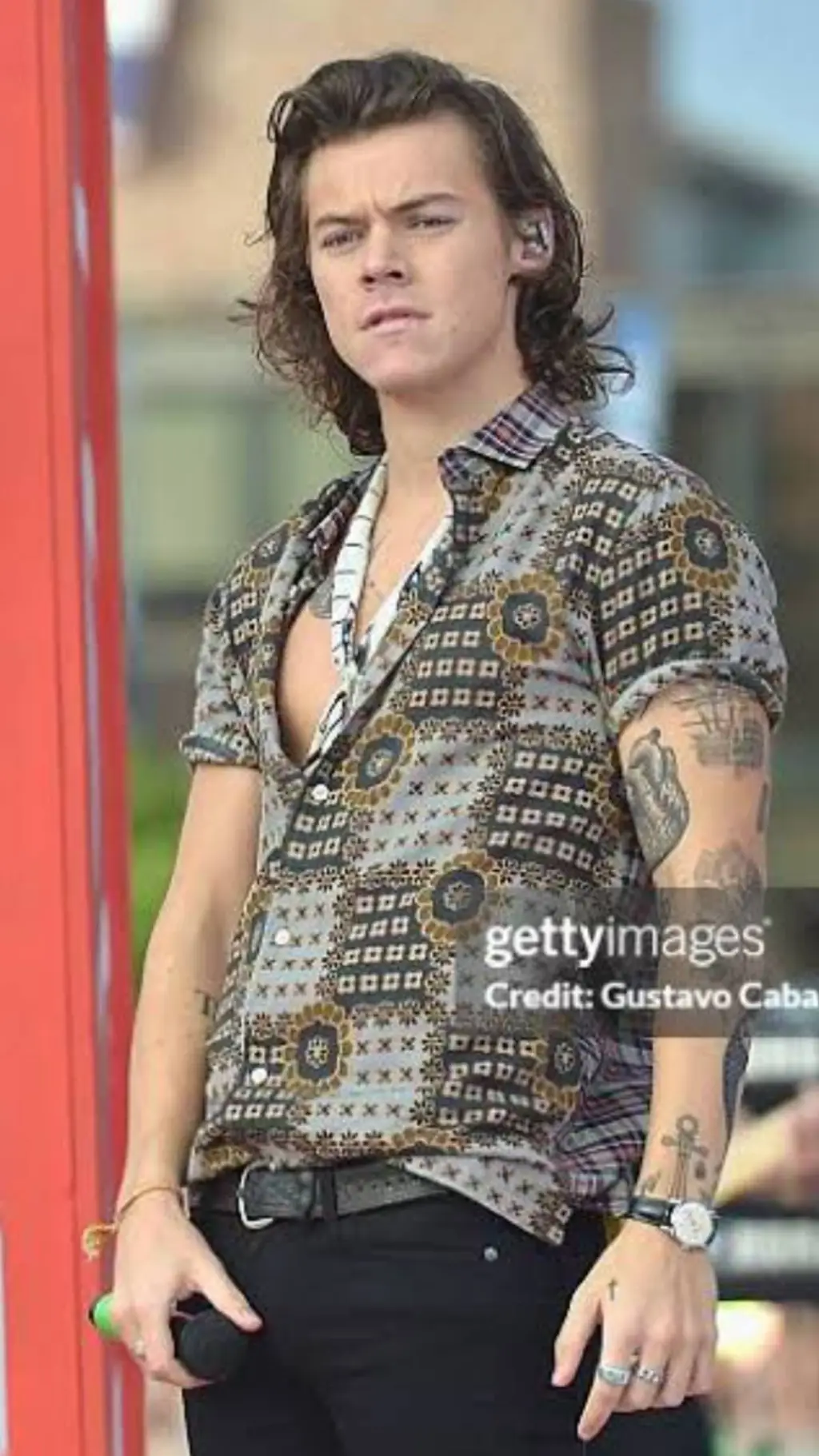 ai character: Harry Styles  background