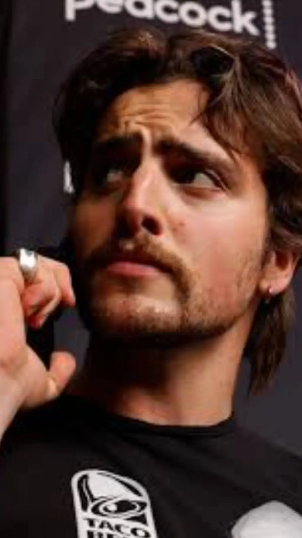 ai character: Benson Boone background