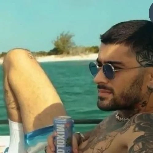 chat with ai character: zayn malik 