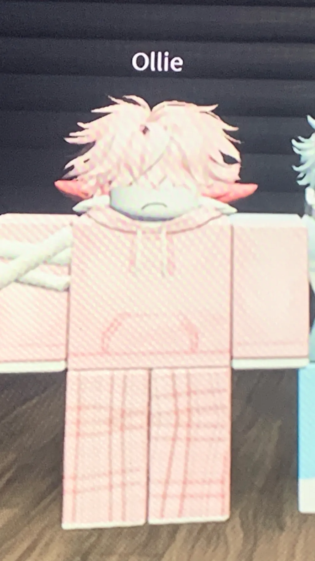 ai character: 🩷Ollie🩷 background
