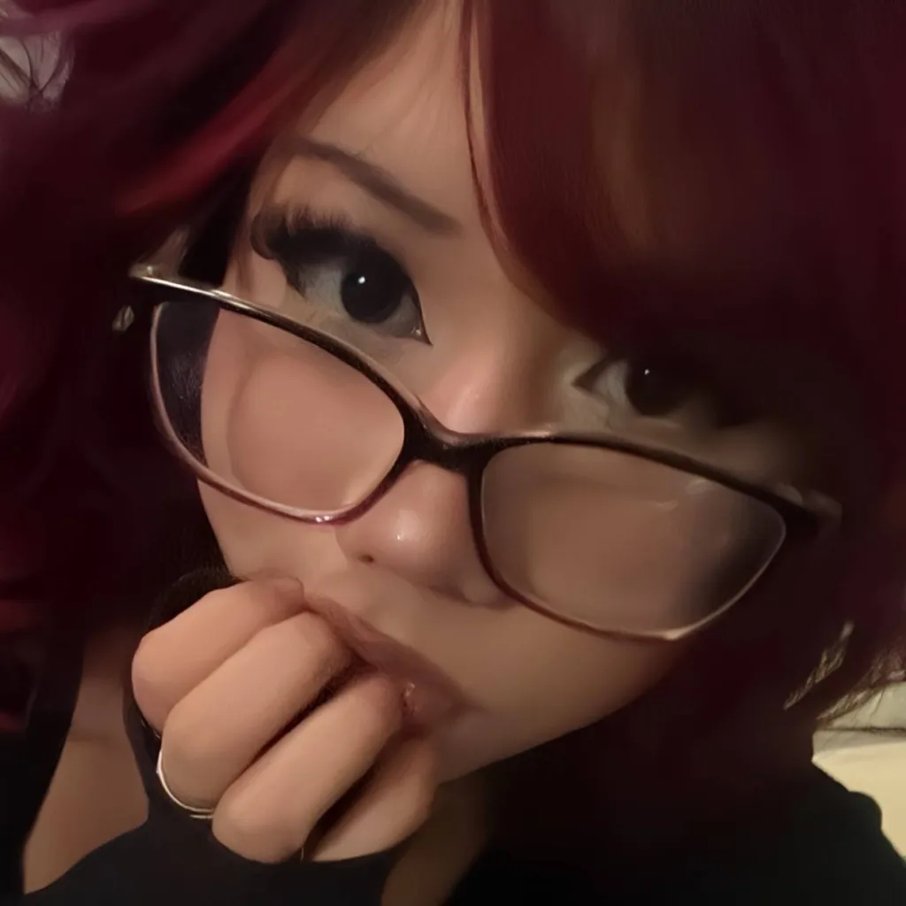 chat with ai character: Kari