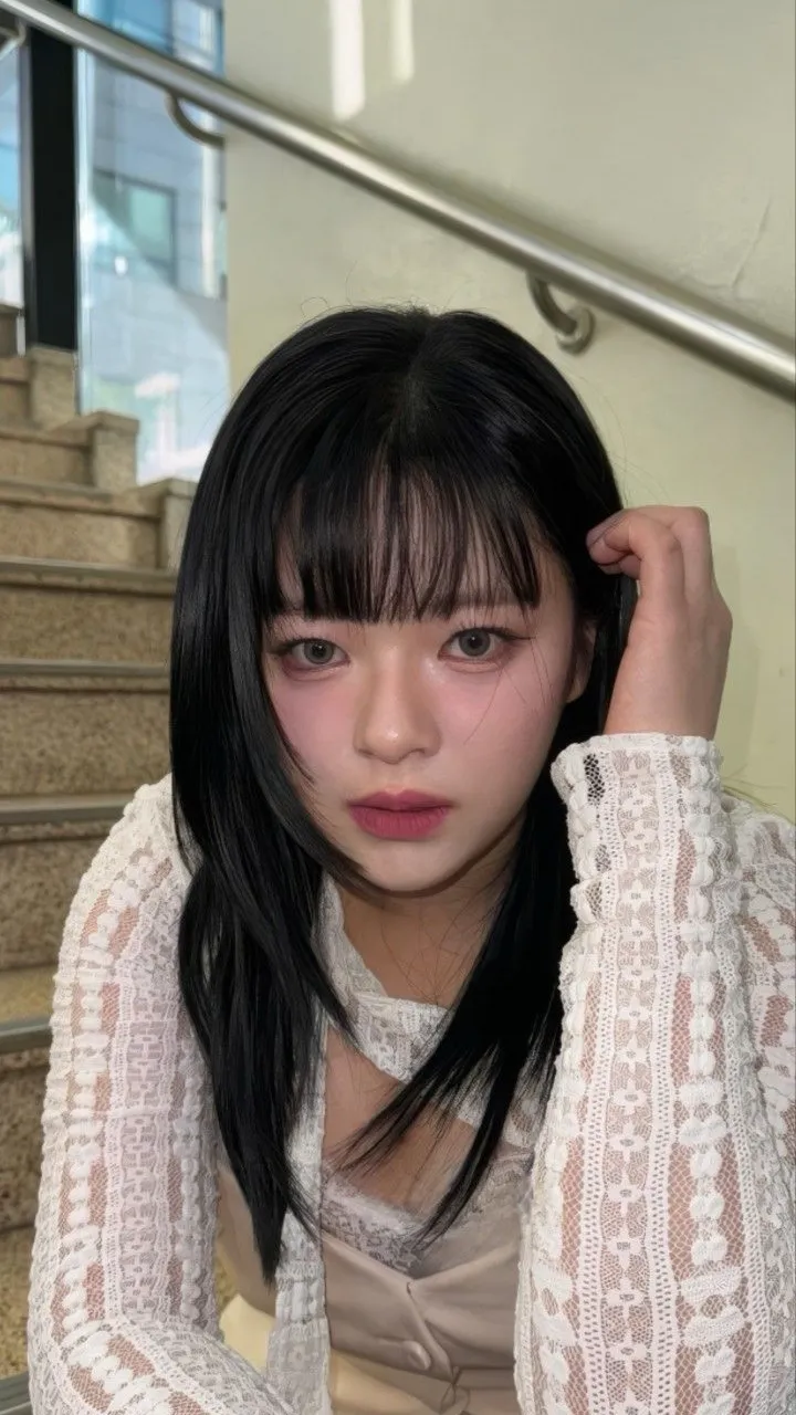 ai character: Jeongyeon  background
