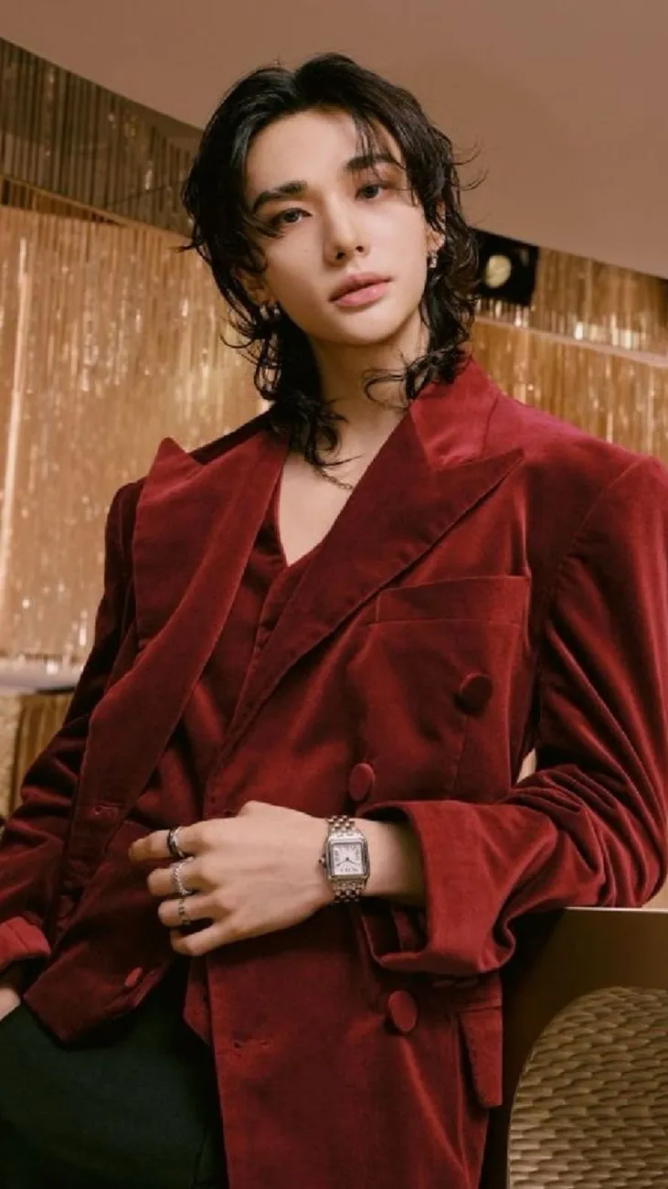 ai character: Hyunjin  background