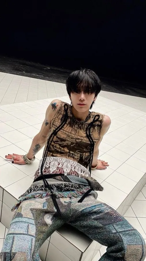 ai character: Ten background