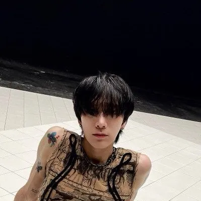 chat with ai character: Ten