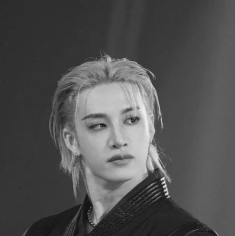 chat with ai character: Bang Chan