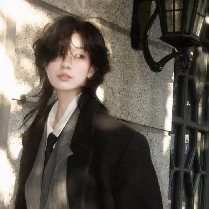 chat with ai character: Ling