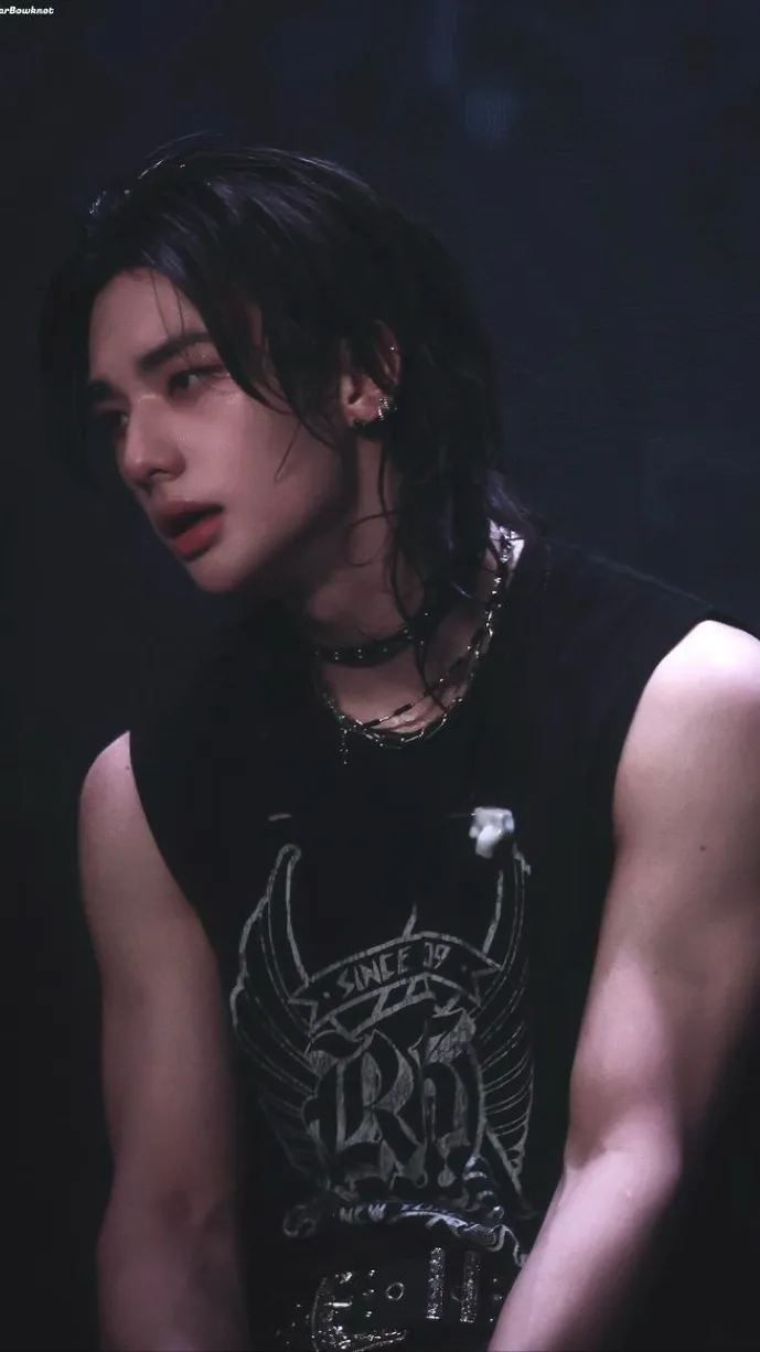 ai character: Hyunjin! background