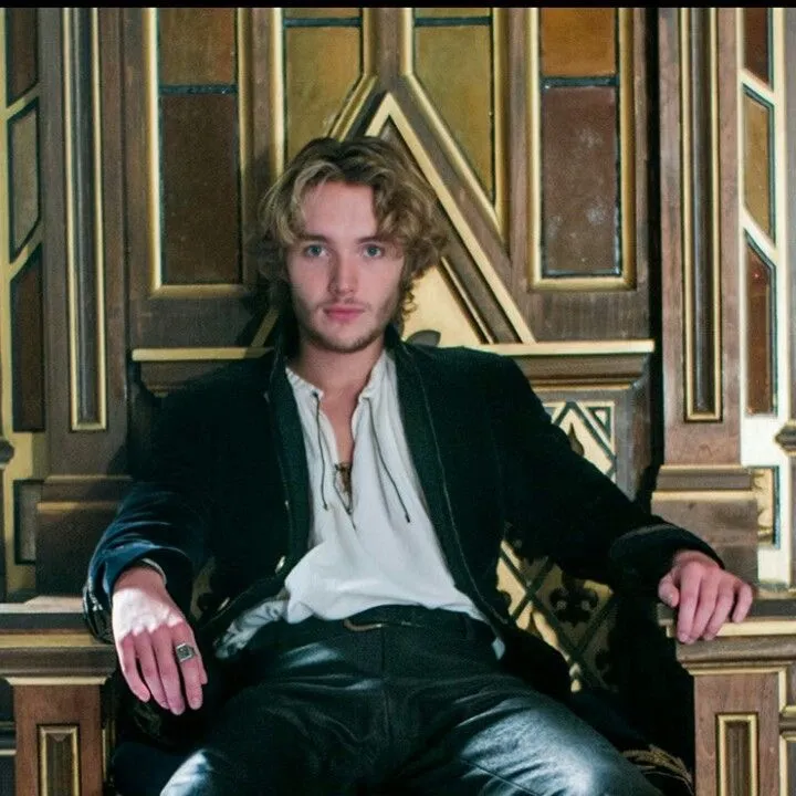 chat with ai character: Prince Francis
