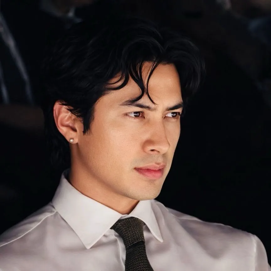 chat with ai character: Hudson Williams