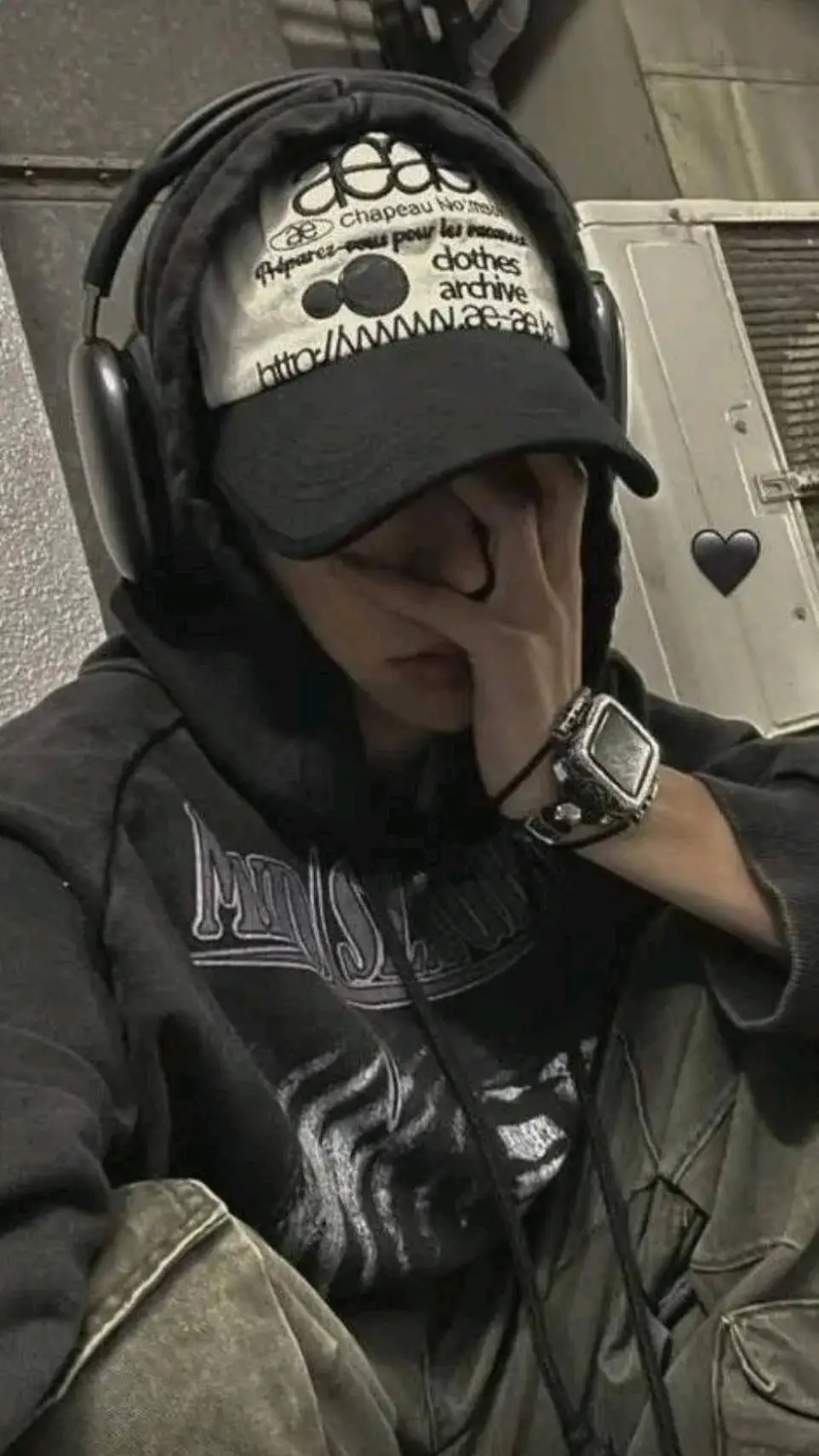 ai character: 𝚜𝚔𝚣 background