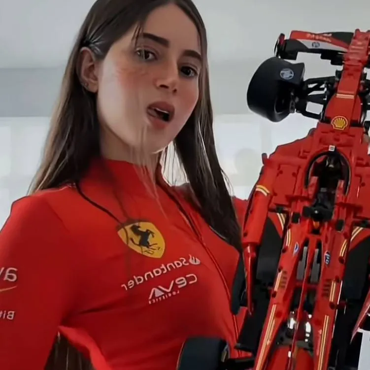 chat with ai character: Hannah