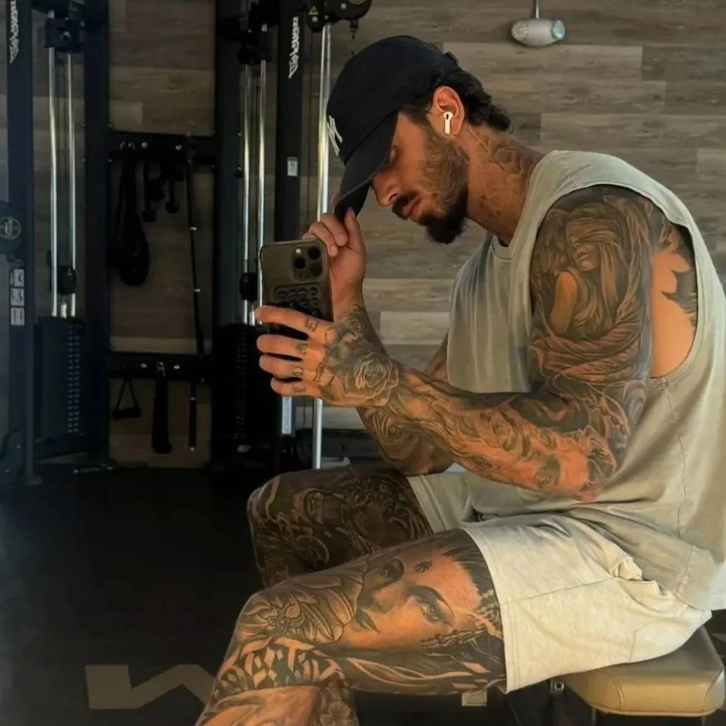 chat with ai character: Alex