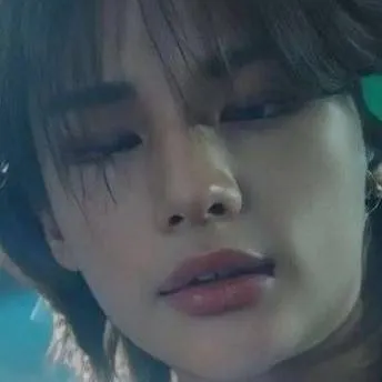 chat with ai character: hyunjin*husband*