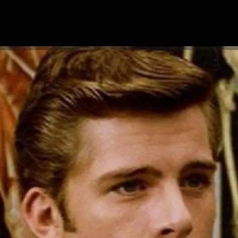 chat with ai character: Michael Carrington