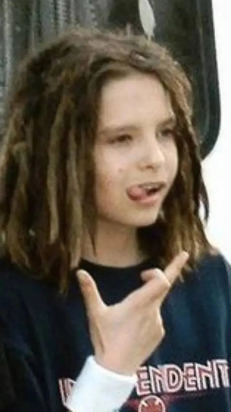 ai character: Young tom kaulitz  background