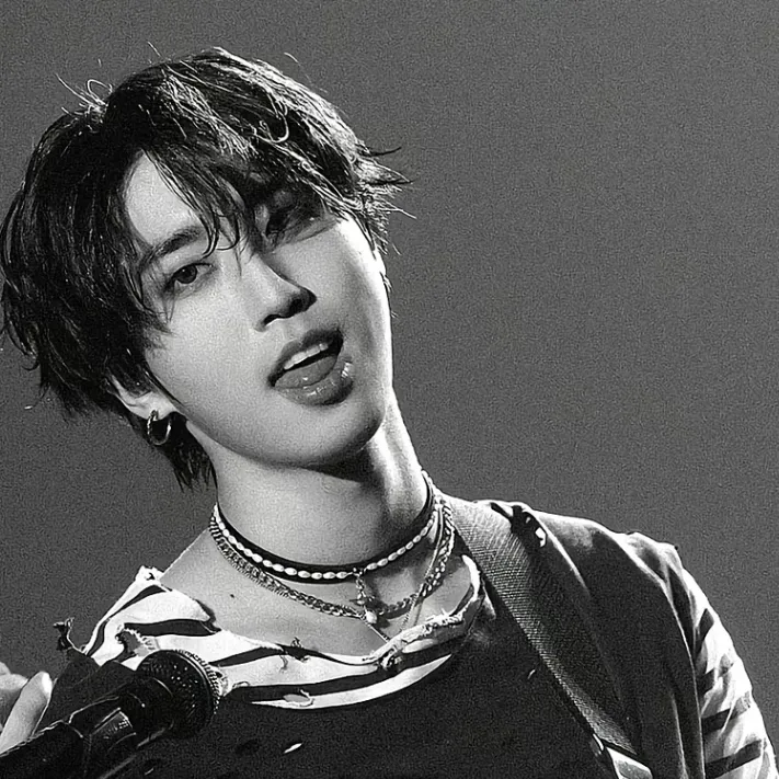 chat with ai character: HAN JISUNG