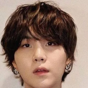 chat with ai character: MIN YOONGI!!!!! 