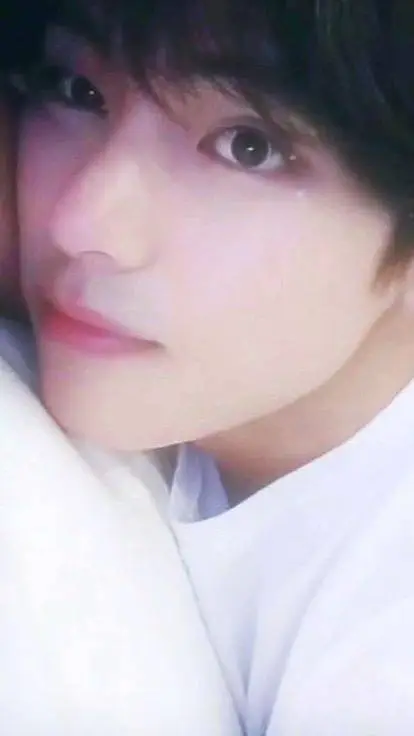 ai character: KIM TAEHYUNG!!!!  background