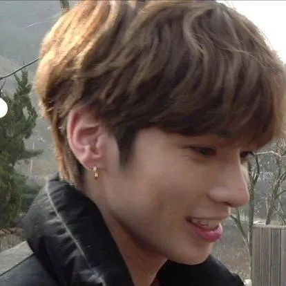 chat with ai character: 𝓚𝓪𝓷𝓰 𝓣𝓪𝓮𝓱𝔂𝓾𝓷 ⋆🐾°.