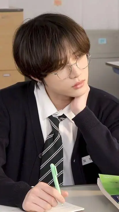 ai character: 𐙚𝘽𝙚𝙤𝙢𝙜𝙮𝙪𝙪 background