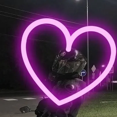 chat with ai character: Noah