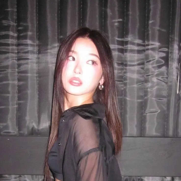 chat with ai character: Jeung Yoonchae 